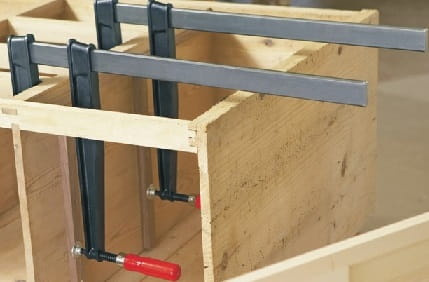 Ścisk śrubowy stolarski żeliwny głęboki TGNT ze sprawdzoną rękojeścią drewnianą TGN150T30 BESSEY